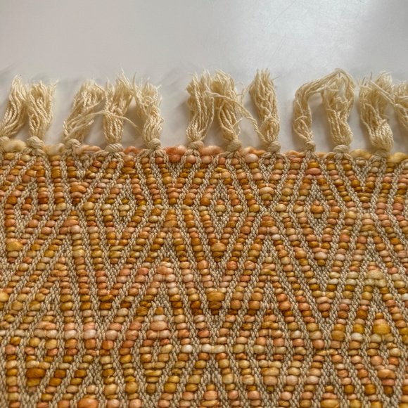 Vintage 80s fringed throw blanket, orange, peach triangle pattern, lap size - Picture 5 of 9